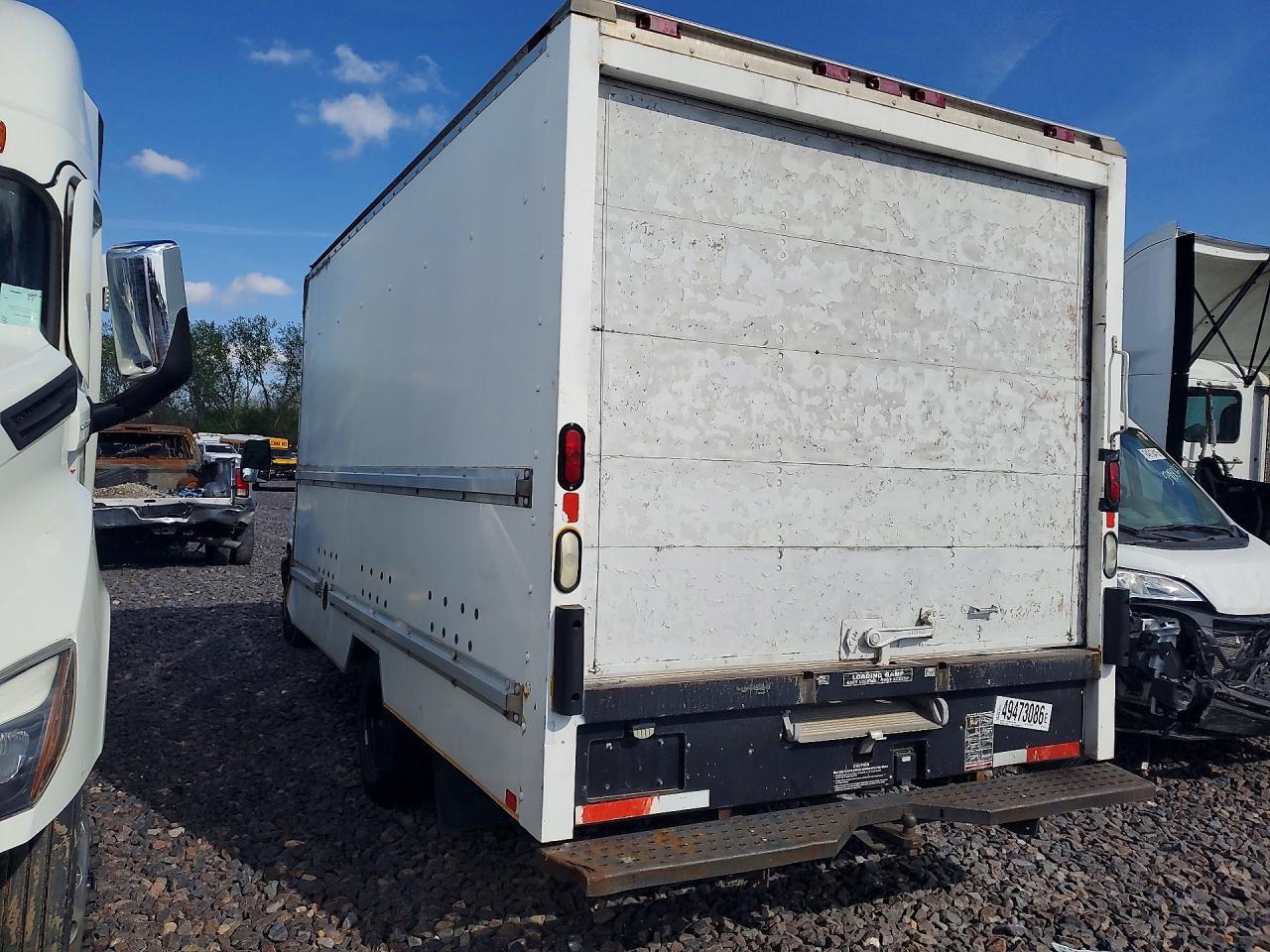 2004 GMC Savana BOX Truck