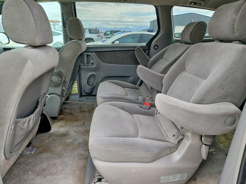 2005 Toyota Sienna le