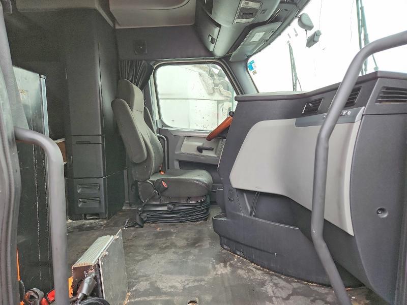 2020 Freightliner Cascadia 116 Semi Truck