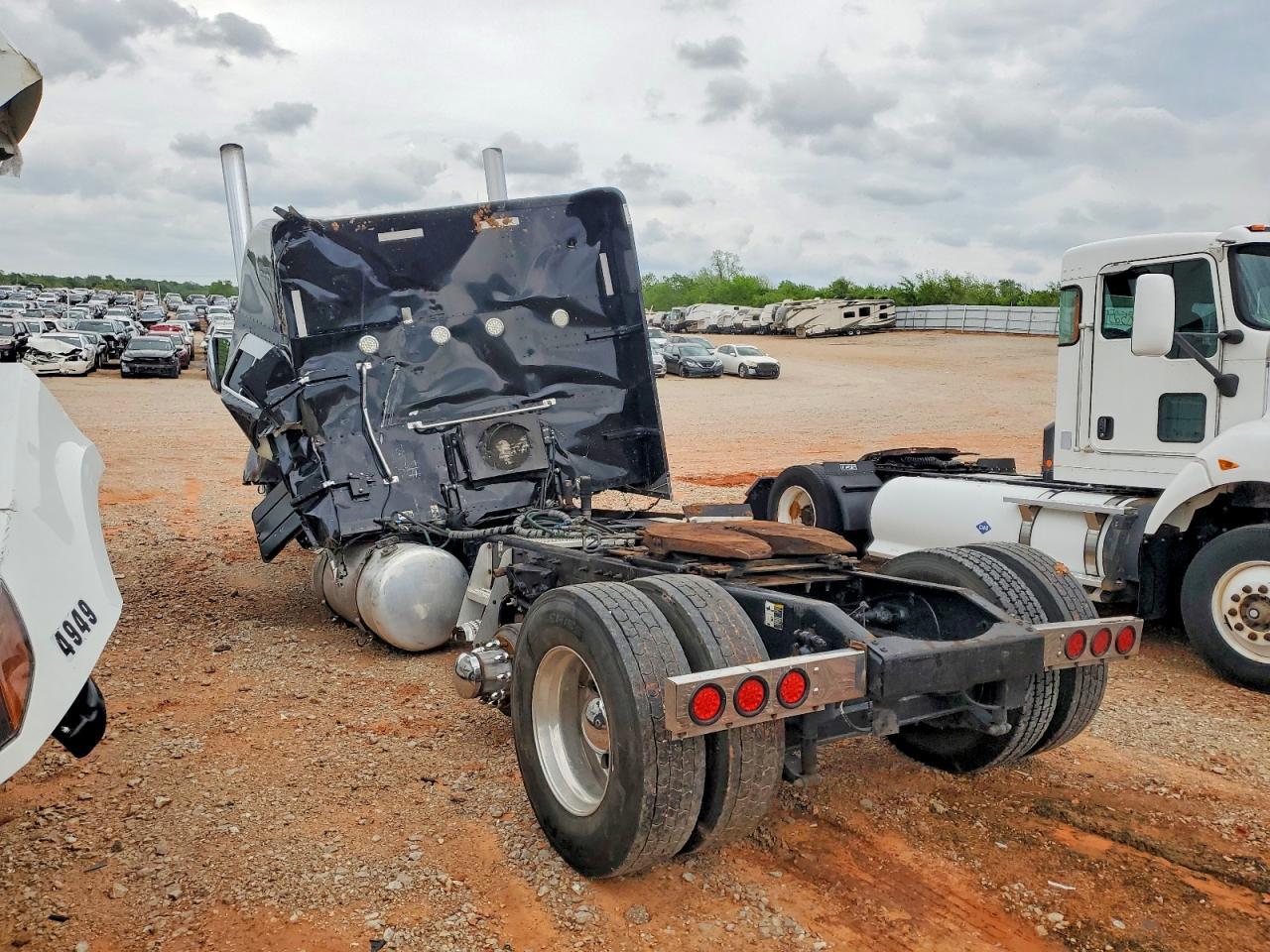 2013 Peterbilt 386 Semi Truck