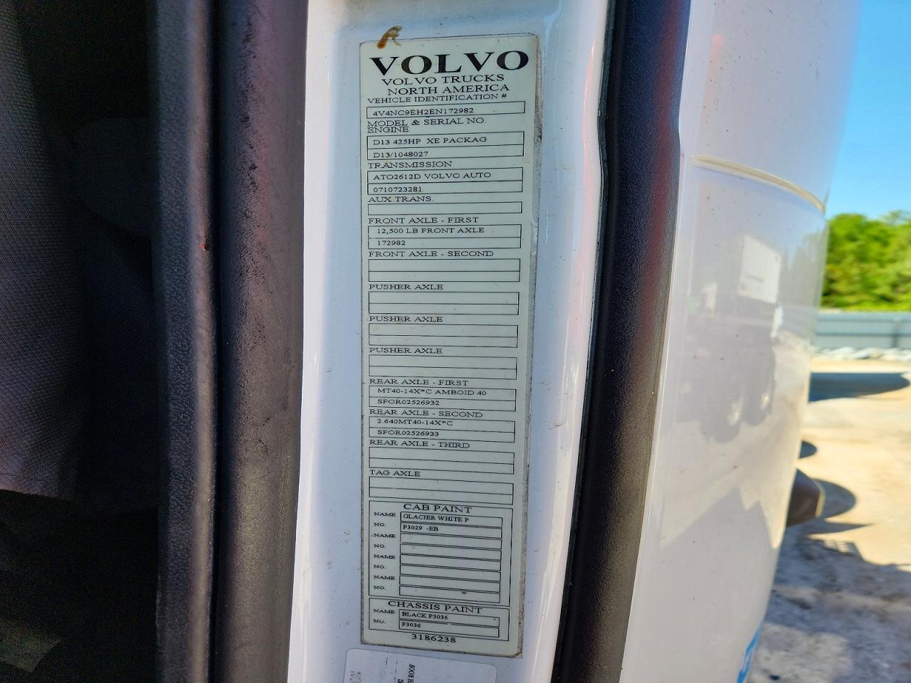 2014 Volvo VNL Semi Truck