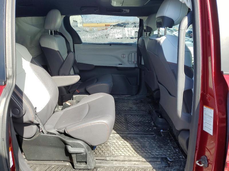 2024 Toyota Sienna le