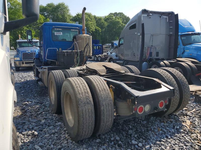 2016 Mack CXU613 Semi Truck
