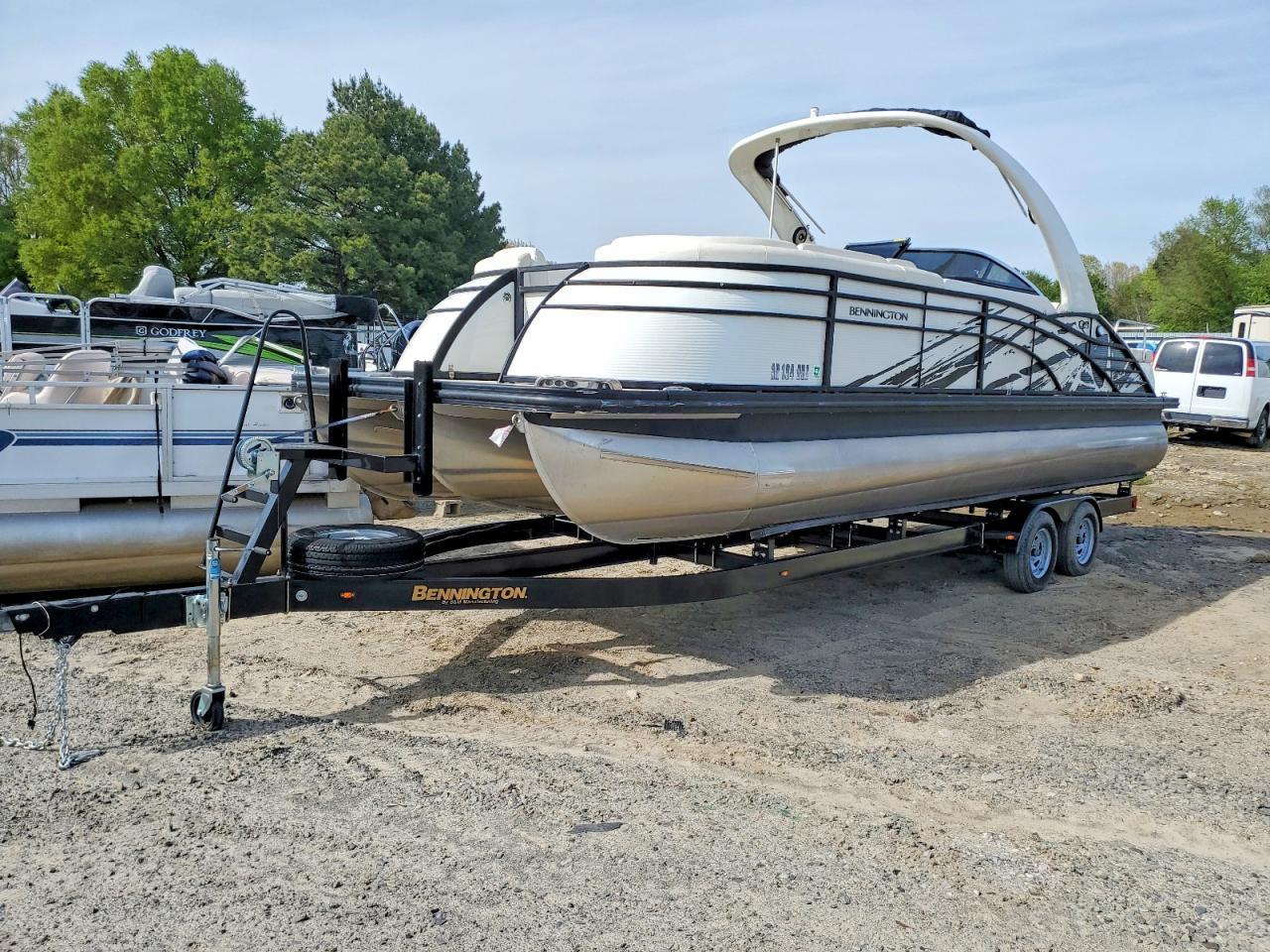 2018 Bennington Marine Boat With Trailer