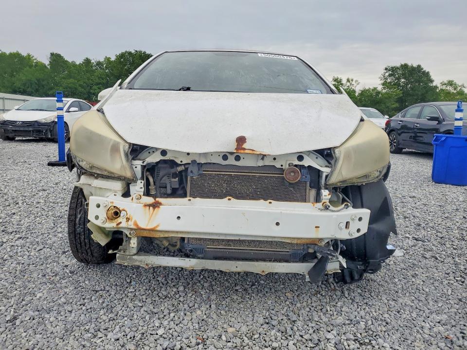 2012 Toyota Yaris 5-door l