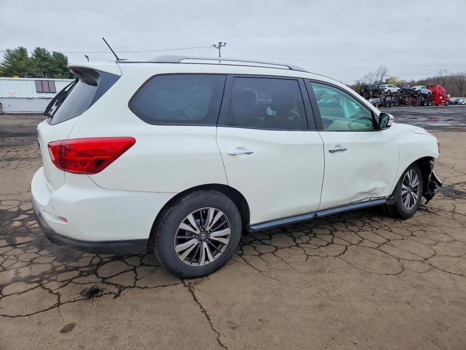 2017 Nissan Pathfinder sv