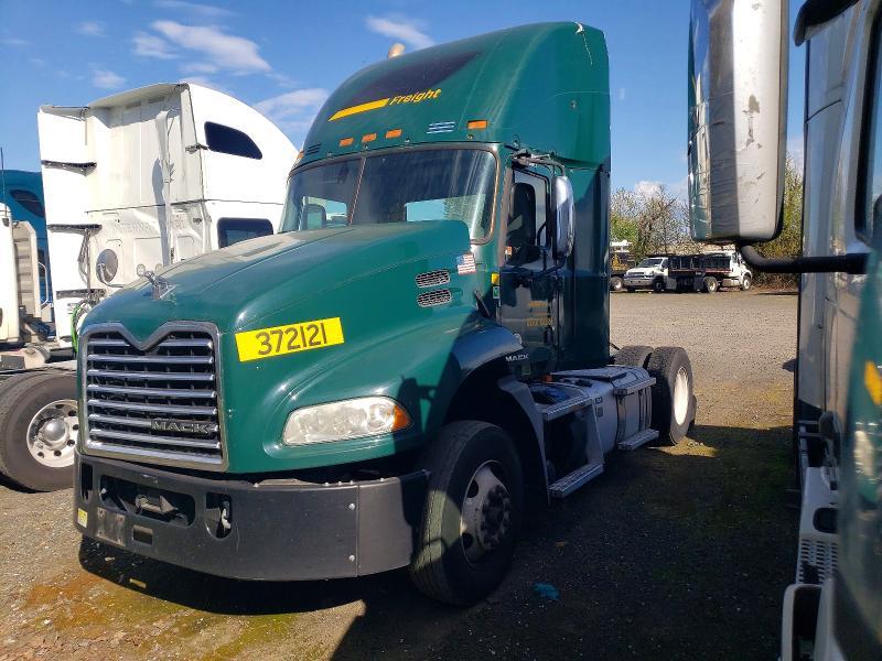 2018 Mack Cxu612 Semi Truck