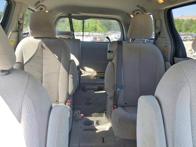 2012 Toyota Sienna le 8-passenger