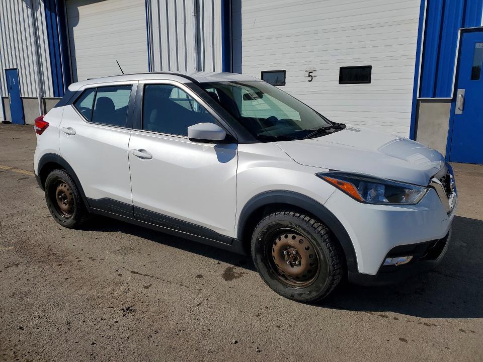 2019 Nissan Kicks s