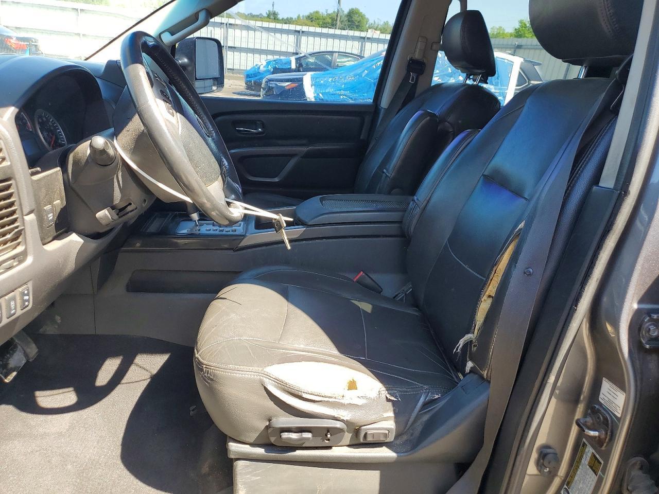 2015 Nissan Titan SV