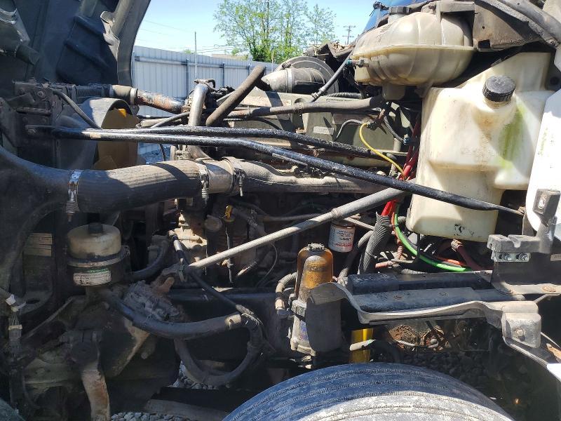 2004 Freigliner 2004 Freightliner CST120 Semi Truck