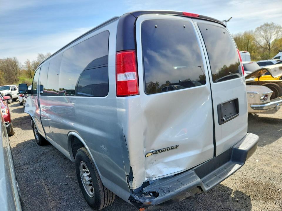 2025 Chevrolet Express G2500 LS