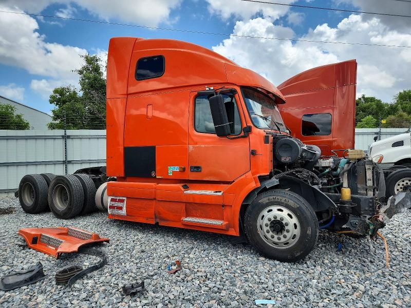 2007 Volvo VNL Semi Truck
