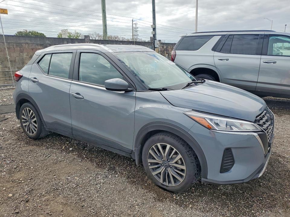 2023 Nissan Kicks sv