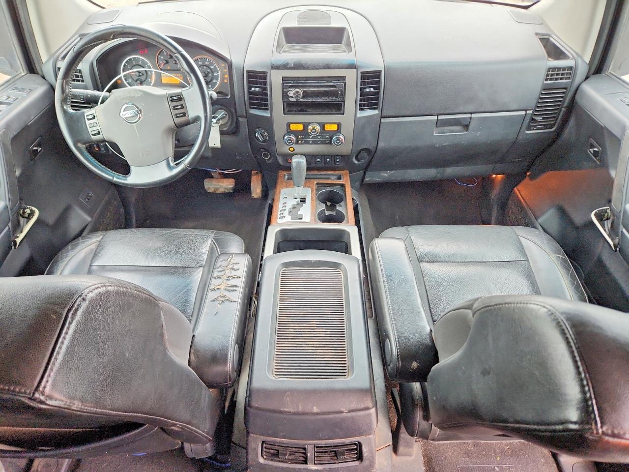 2010 Nissan Titan SE