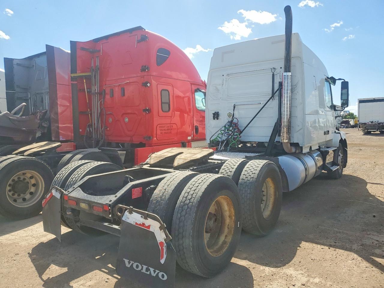 2016 Volv O VNL Semi Truck