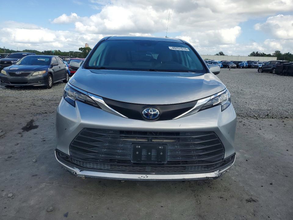 2021 Toyota Sienna le 8-passenger