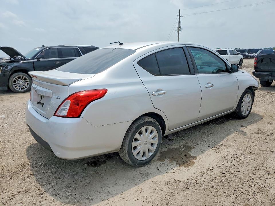 2018 Nissan Versa sv