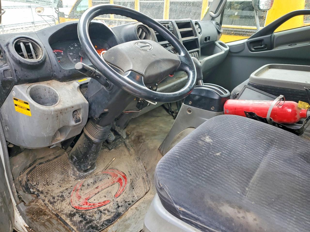 2019 Hino 195 BOX Truck