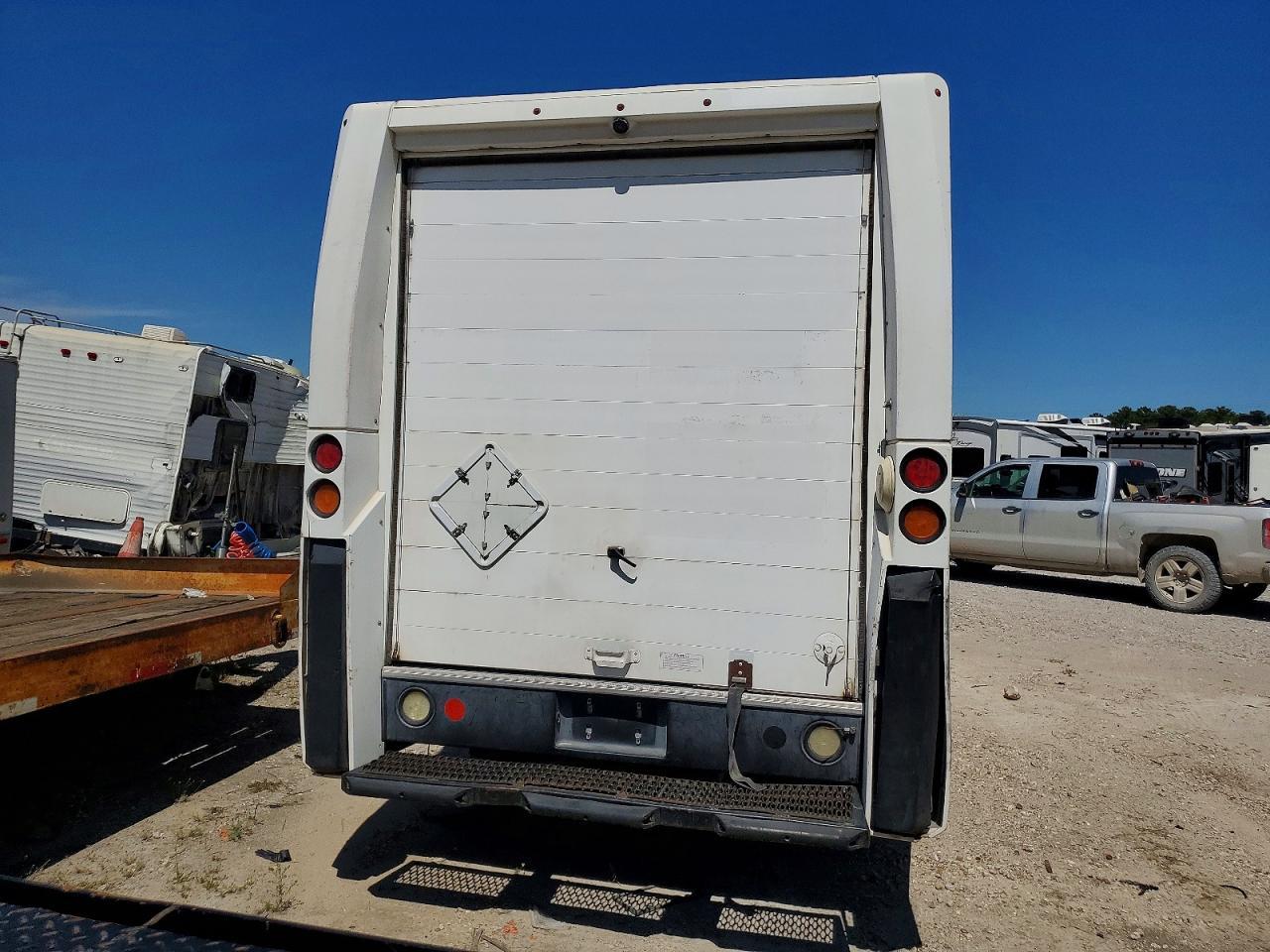 2015 Isuzu NPR Delivery Truck