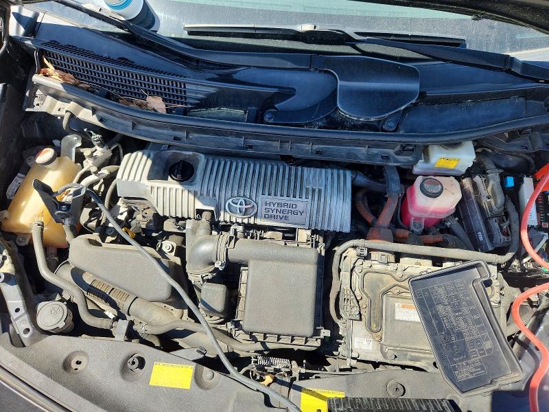 2014 Toyota Prius v Three