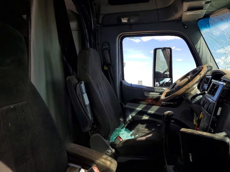 2015 Peterbilt 579 Semi Truck