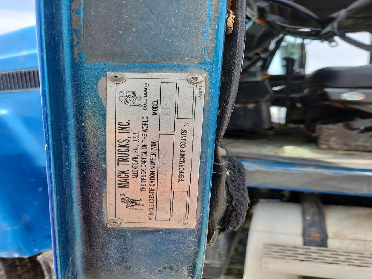 2000 Mack CH613 Semi Truck