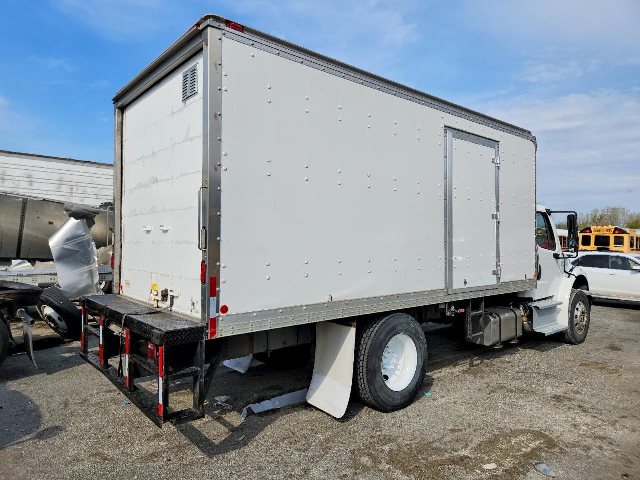2015 Freightliner Business Class M2 BOX Truck
