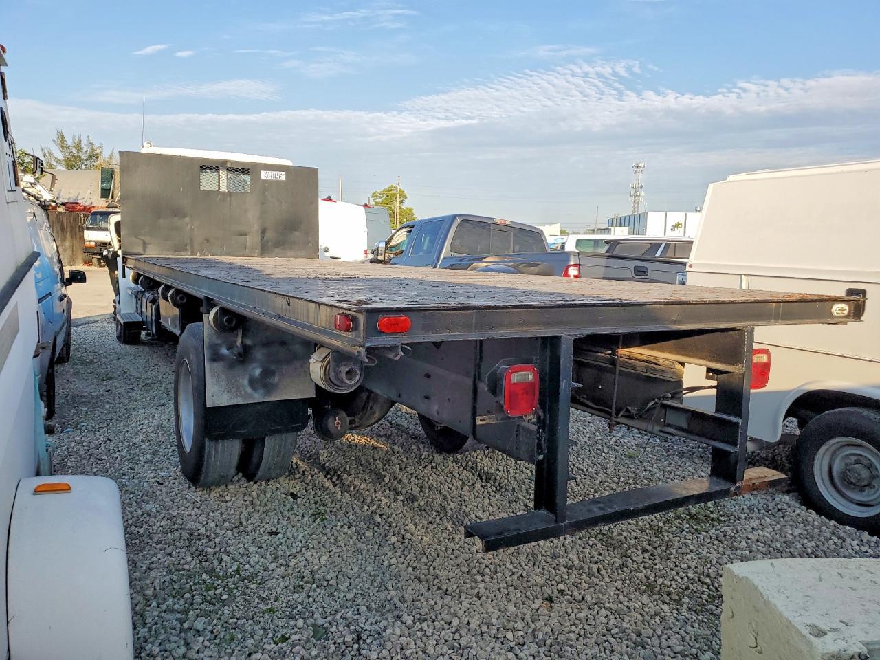 1997 Freightliner Medium Conventional FL106
