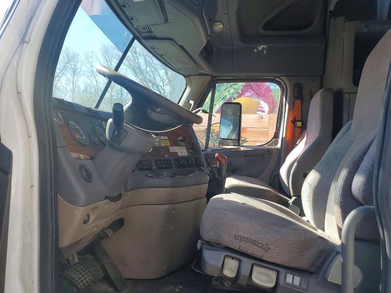 2014 Freigliner 2014 Freightliner Cascadia 125 Semi Truck