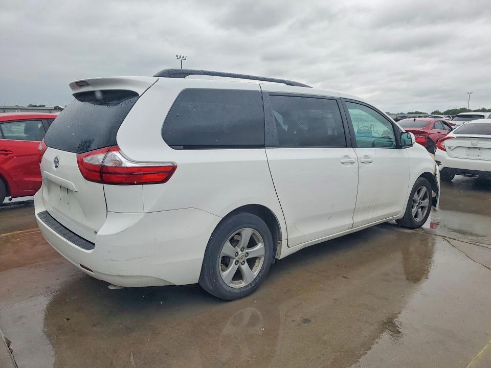 2016 Toyota Sienna le 8-passenger