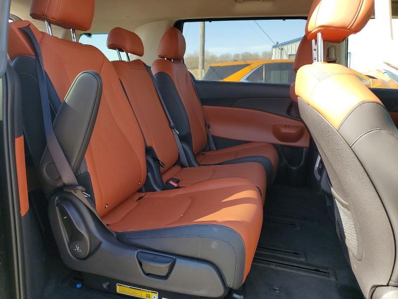 2025 KIA Carnival ex