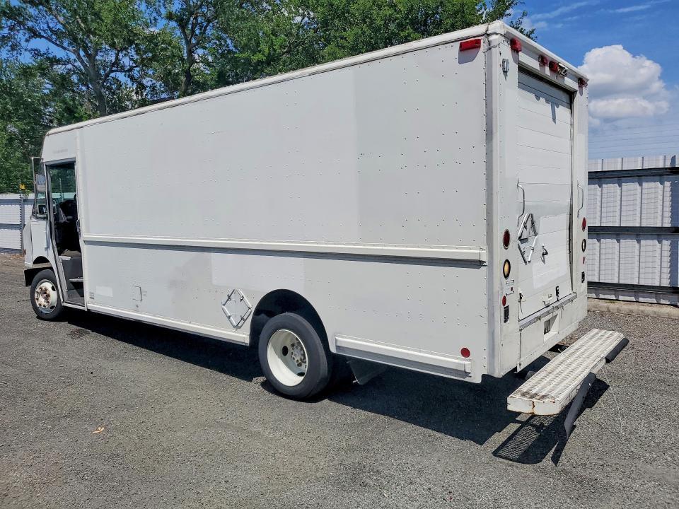 2000 Freightliner MT45 Chassis Delivery Truck