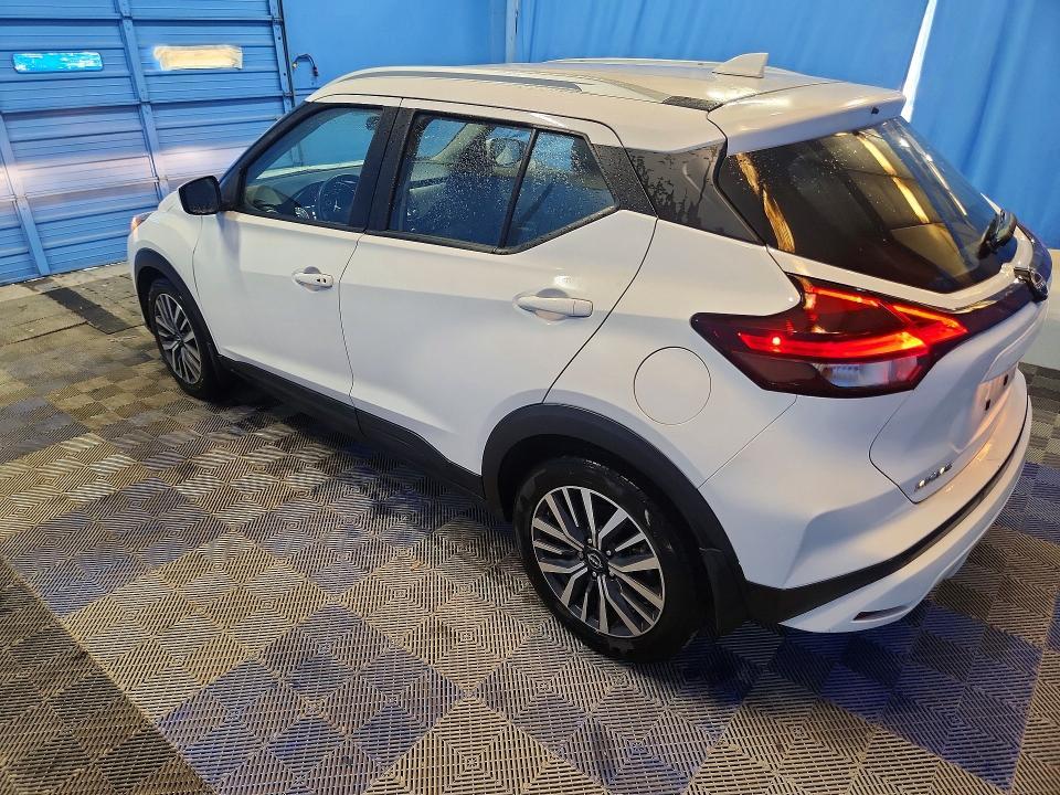 2023 Nissan Kicks sv