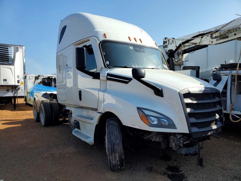 2020 Freightliner Cascadia 126 Semi Truck