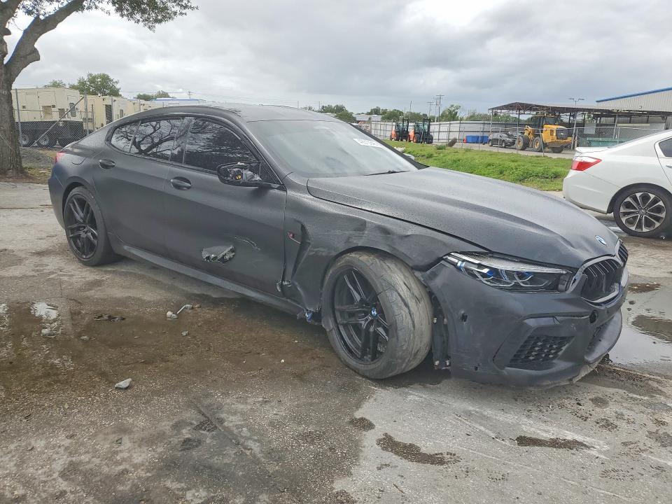 2022 BMW M8
