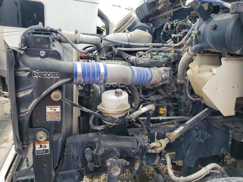 2015 Kenworth T370 Semi Truck