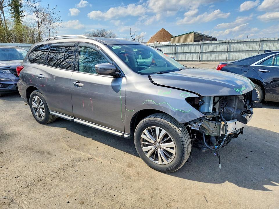 2019 Nissan Pathfinder sv