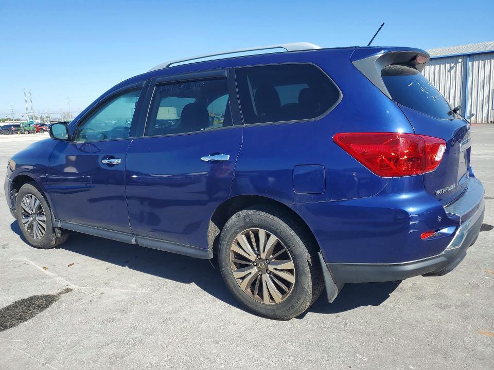 2017 Nissan Pathfinder sv