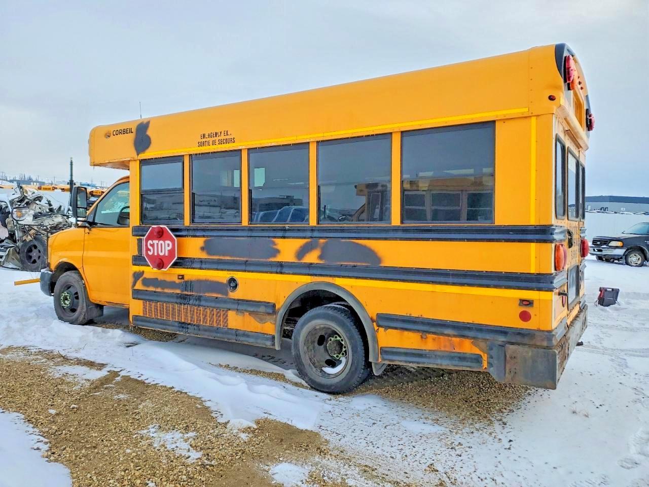 2011 Chev Express Cutaway G3500
