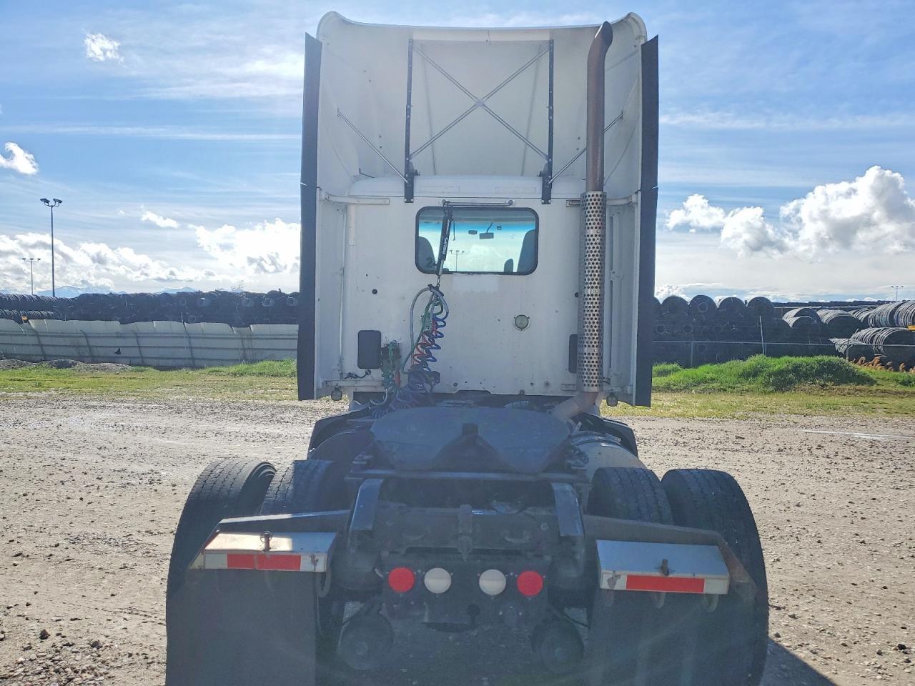 2016 Kenworth T680 Semi Truck