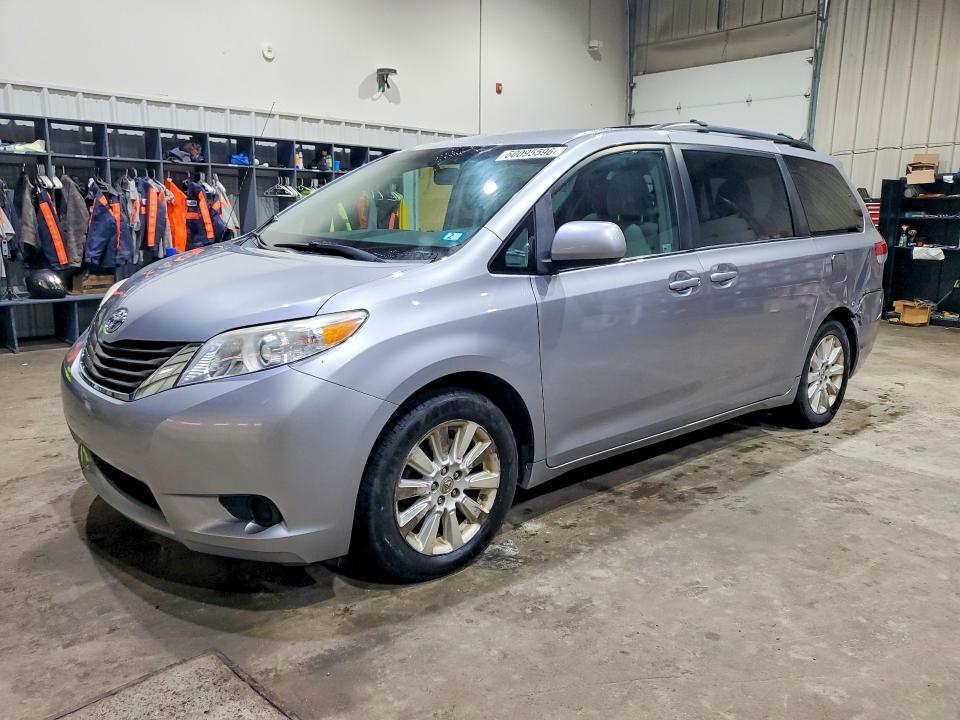 2012 Toyota Sienna le