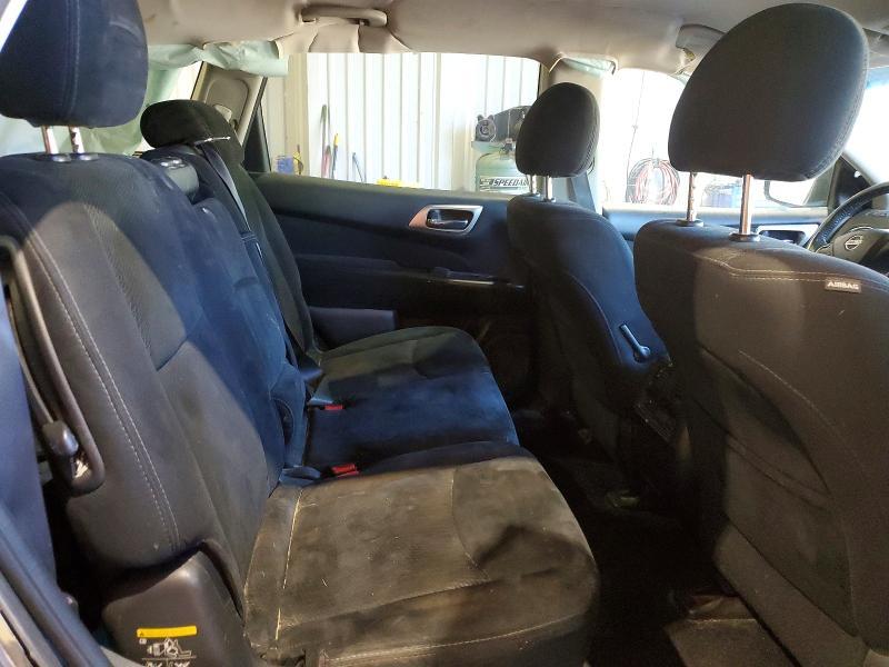 2016 Nissan Pathfinder sv