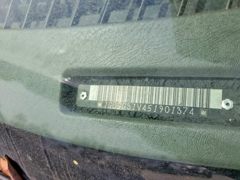 2005 GMC Savana box Truck