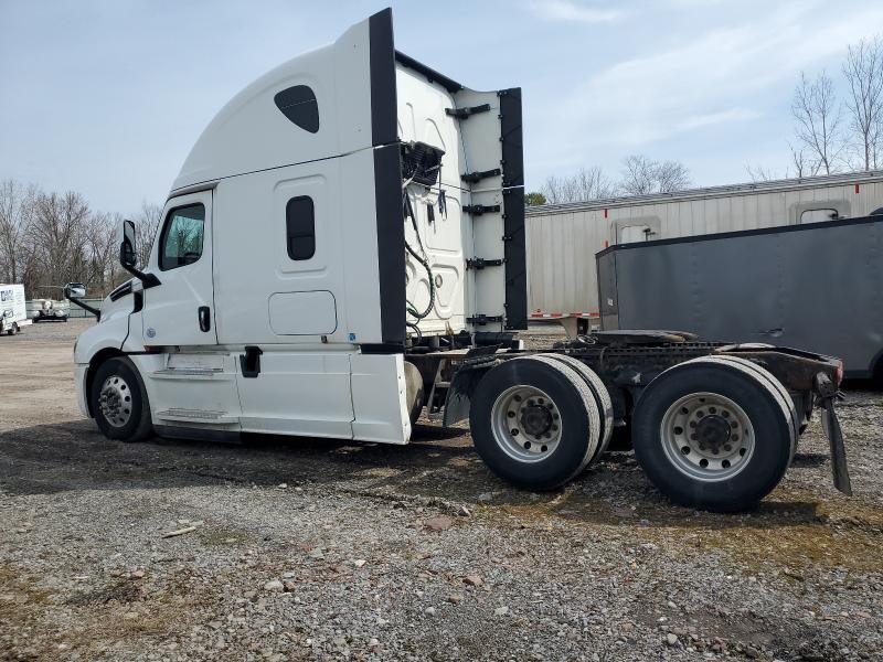 2018 Freigliner 2018 Freightliner Cascadia 126 Semi Truck