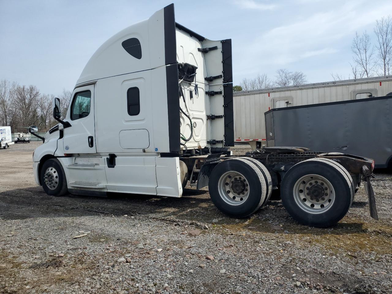 2018 Freigliner 2018 Freightliner Cascadia 126 Semi Truck