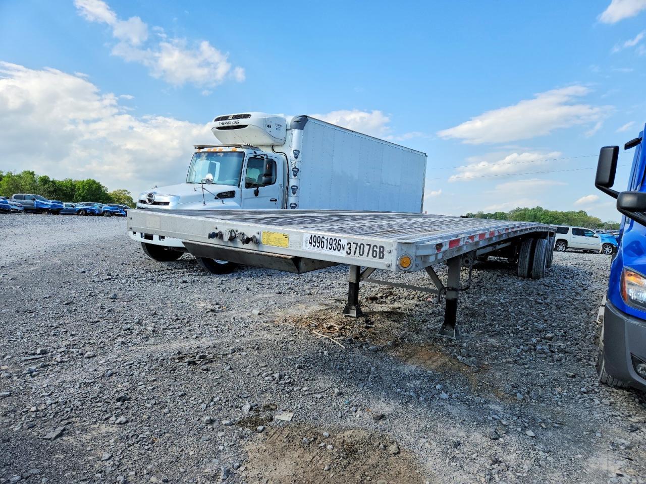 2015 Reitnouer Flatbed Trailer