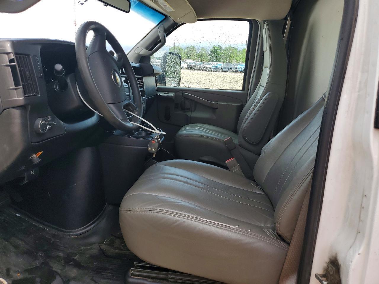 2020 Chevrolet Express BOX Truck