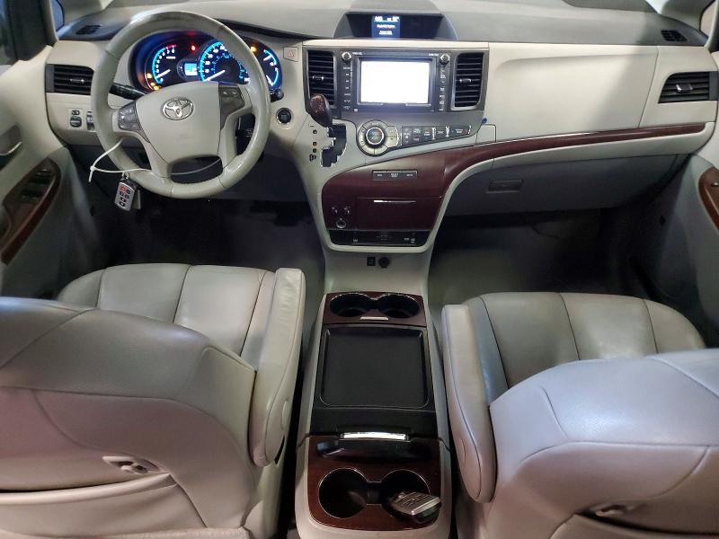 2011 Toyota Sienna xle 7-passenger