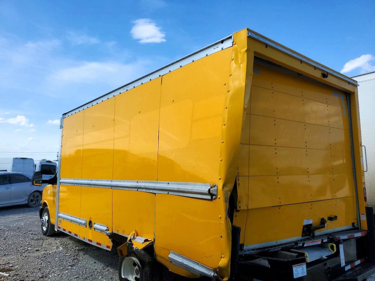 2023 GMC Savana BOX Truck